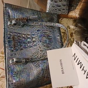 Brahmin Tote  set  ( Wonderland ) 💙